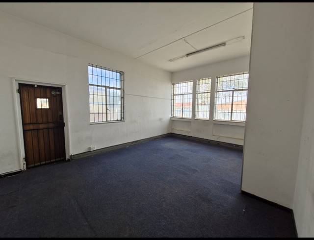 1,563M² WAREHOUSE TO LET IN BENROSE